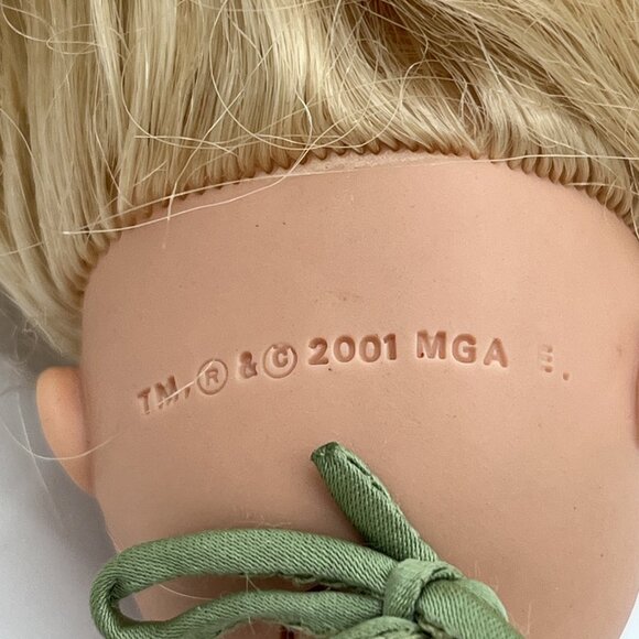 Bratz Passion 4 Fashion Cloe First Edition MGA Doll 2006 Closed Mouth - Picture 10 of 12